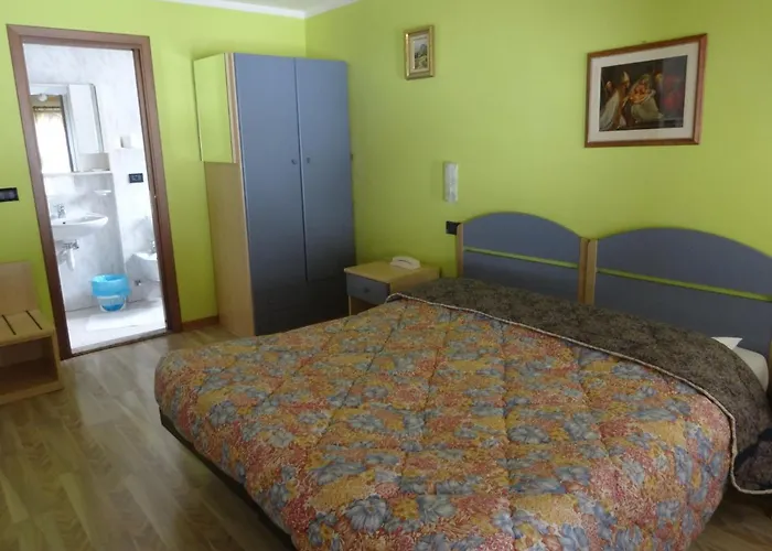 Genzianella Отель Presenaio